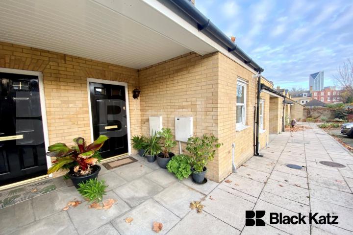 Stunning two double bedroomed Mid-century house Nightingale Mews Gilbert Street, Kennington